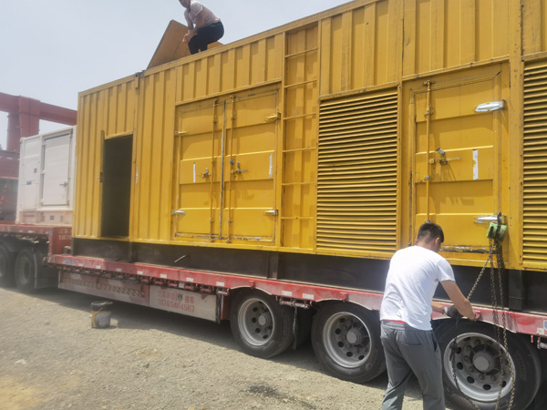 东平除了负载情况和发动机维护，还有哪些因素会影响 200kw 柴油发电机的油耗？