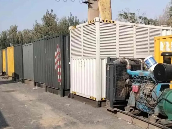东平200KW柴油发电机机组每小时油耗是多少？
